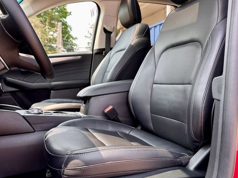 Used 2022 Ford Escape Titanium image 5