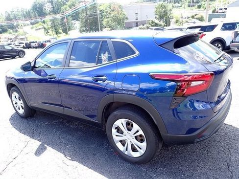 Used 2024 Chevrolet Trax LS w/ Driver Confidence Package FWD image 4