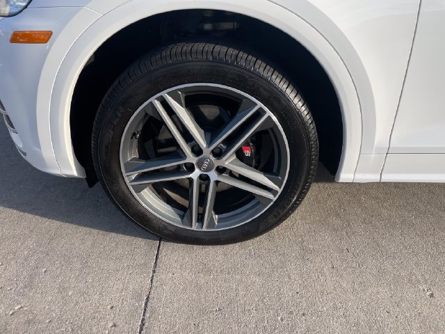 Used 2018 Audi SQ5 Premium Plus w/ Navigation Package AWD/4WD image 30