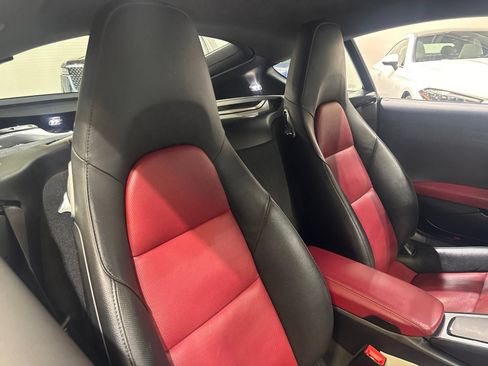 Used 2019 Porsche 718 Cayman RWD image 32