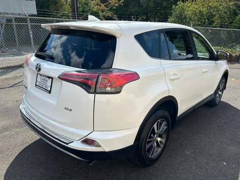 Used 2018 Toyota RAV4 XLE w/ Carpet Mat Package FWD image 5