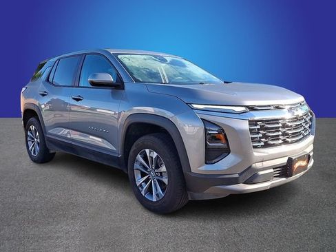 Used 2025 Chevrolet Equinox LT AWD/4WD image 3