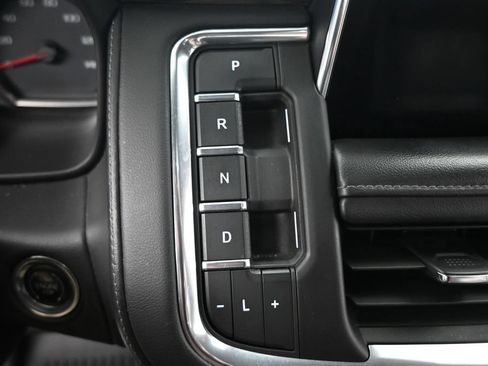 Used 2021 Chevrolet Tahoe LT w/ LT Signature Package RWD image 16