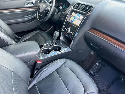 Used 2019 Ford Explorer Limited image 16