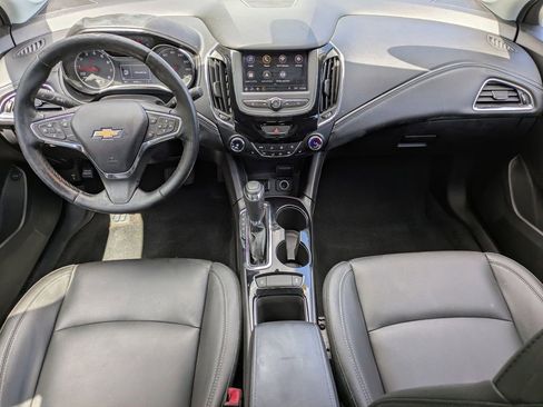 Used 2019 Chevrolet Cruze Premier FWD image 13