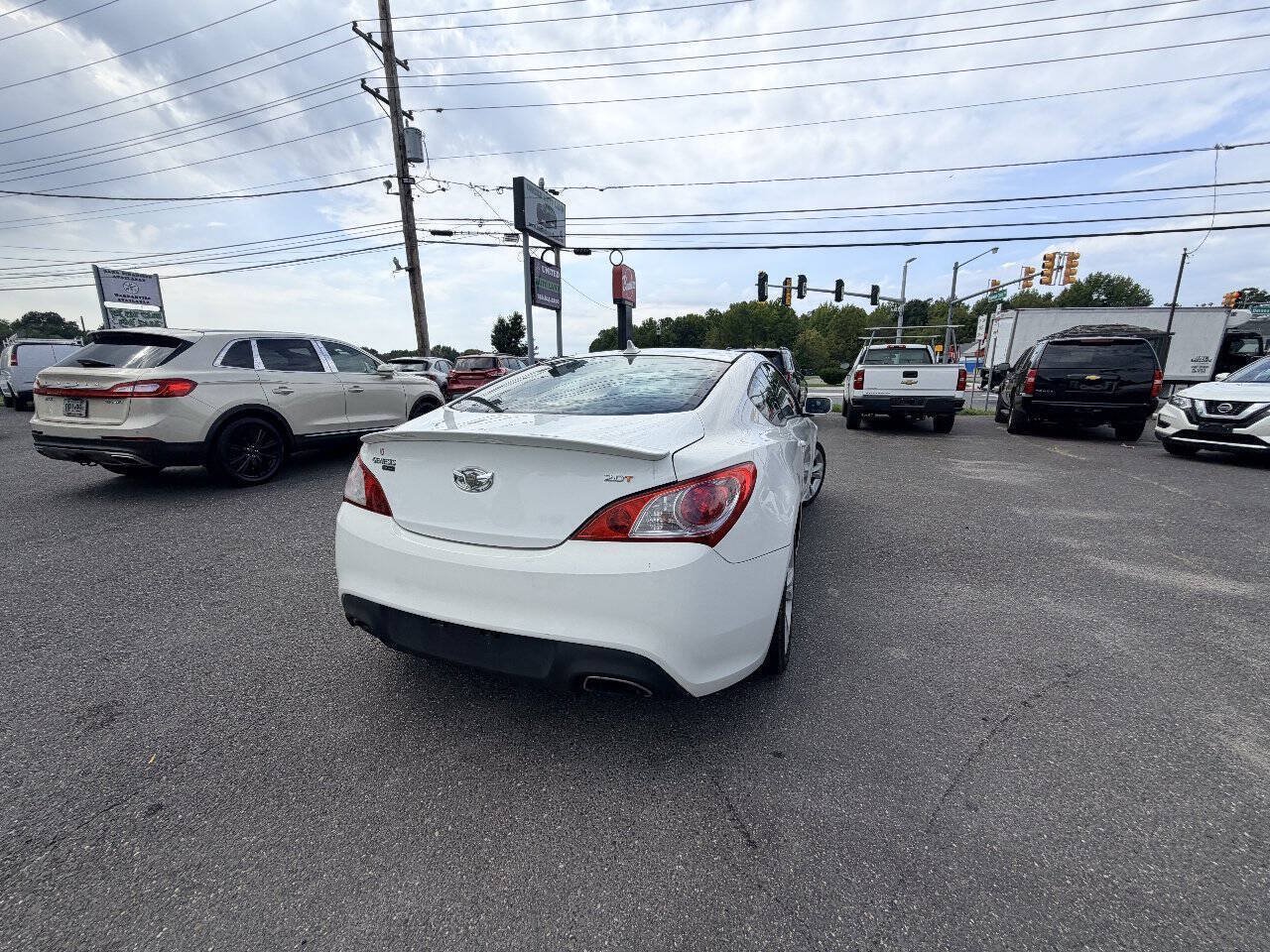 Used 2010 Hyundai Genesis 2.0T RWD image 13