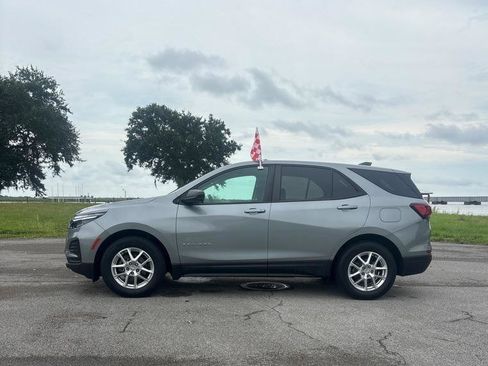 Used 2023 Chevrolet Equinox LS FWD image 2