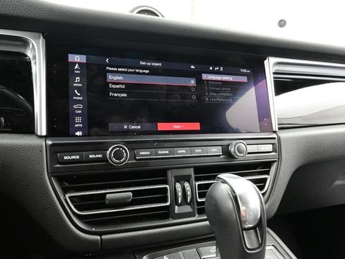 Certified 2021 Porsche Macan AWD/4WD image 16