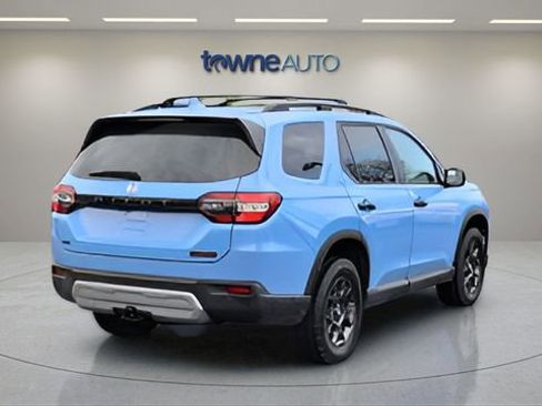Used 2024 Honda Pilot TrailSport image 5