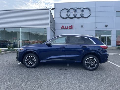Certified 2025 Audi Q5 Premium w/ Convenience Package AWD/4WD image 4