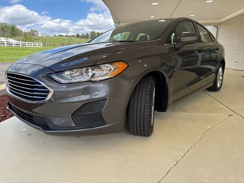 Used 2020 Ford Fusion SE FWD image 10