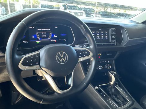 Used 2022 Volkswagen Jetta SE FWD image 13