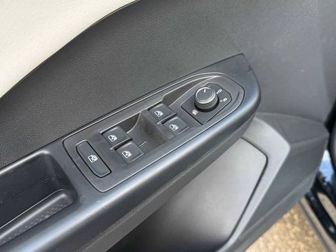 New 2026 Volkswagen Taos SE AWD/4WD image 7