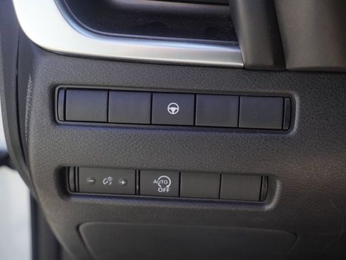 Used 2023 Nissan Rogue SV image 10