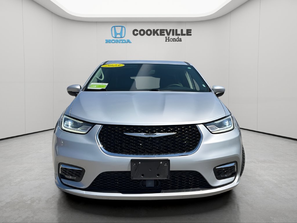 Used 2023 Chrysler Pacifica Touring-L FWD image 4