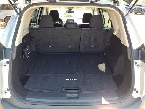 Used 2023 Nissan Rogue SV image 11