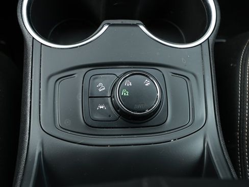 Used 2024 GMC Terrain SLE AWD/4WD image 21