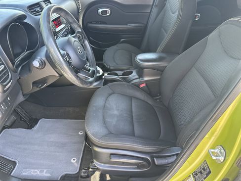 Used 2015 Kia Soul + image 9