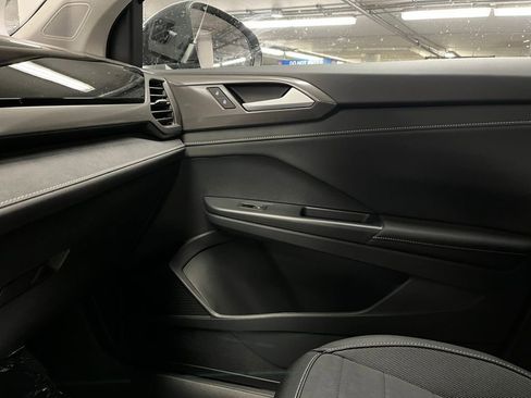 New 2026 Volkswagen Taos SE AWD/4WD image 30