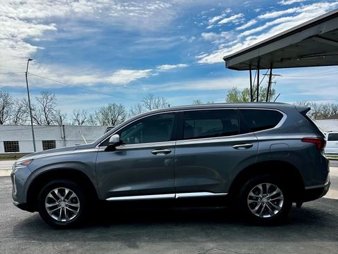 Used 2019 Hyundai Santa Fe SE image 4