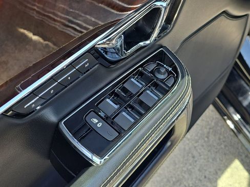 Used 2017 Jaguar XJ L Portfolio AWD/4WD image 20