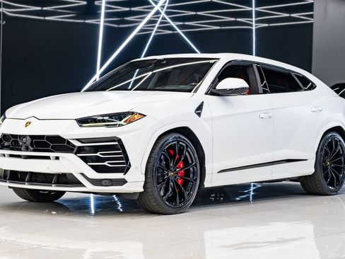 Used 2022 Lamborghini Urus AWD/4WD image 2