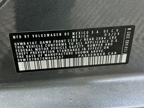 Used 2025 Volkswagen Jetta SE w/ Sunroof Package image 32