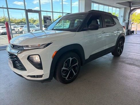 Used 2021 Chevrolet TrailBlazer RS w/ Sun and Liftgate Package image 3