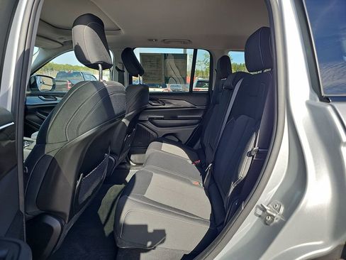 Used 2023 Jeep Grand Cherokee Laredo w/ Luxury Tech Group I image 18