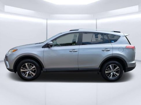 Used 2018 Toyota RAV4 XLE FWD image 6