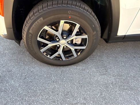 New 2025 Jeep Grand Cherokee L Limited w/ Trailer Tow Package image 32