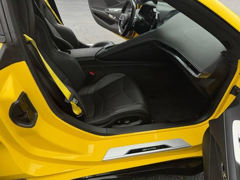 Used 2025 Chevrolet Corvette Z06 RWD image 32