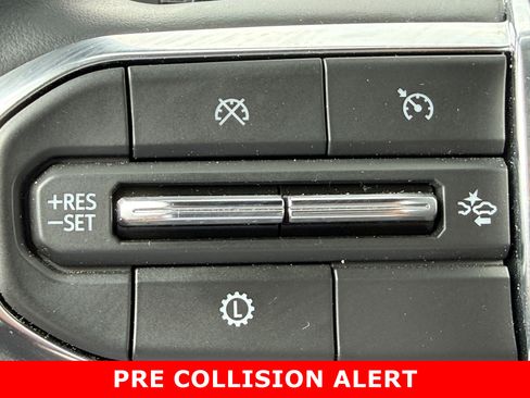 Used 2025 GMC Acadia Denali AWD/4WD image 29