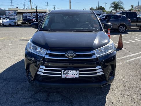 Used 2018 Toyota Highlander LE w/ Carpet Mat Package (TMS) image 3