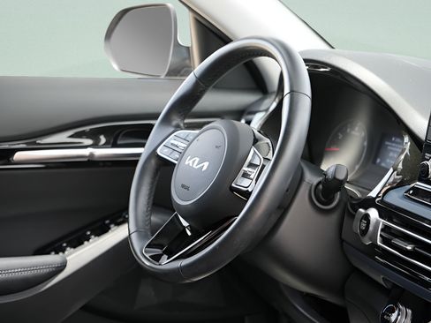 Used 2023 Kia Seltos S FWD image 12