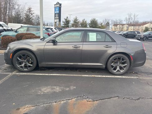Used 2023 Chrysler 300 Touring w/ Sport Appearance Package image 5
