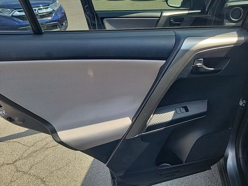 Used 2014 Toyota RAV4 LE image 19