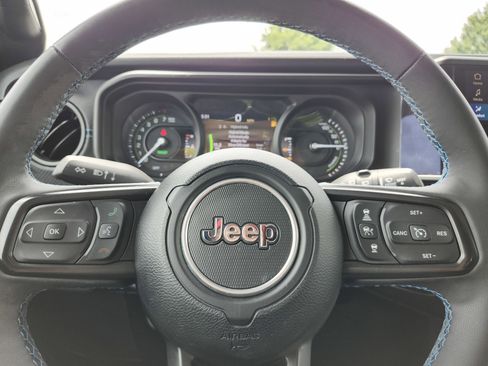 Used 2024 Jeep Wrangler Unlimited Rubicon 4xe w/ Convenience Group AWD/4WD image 28