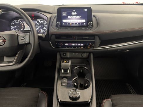 Used 2025 Nissan Rogue SV image 19