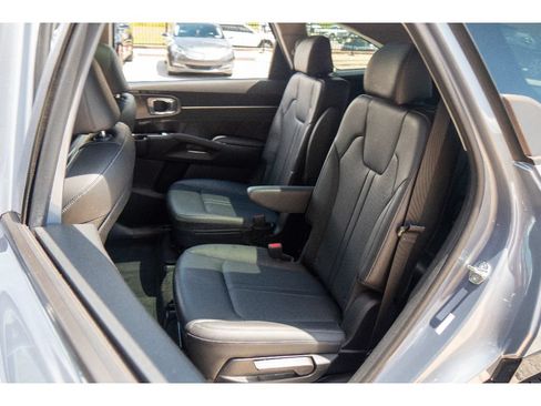 Used 2023 Kia Sorento SX AWD/4WD image 19