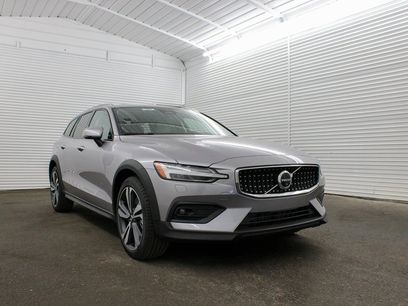 New 2026 Volvo V60 B5 Cross Country Plus w/ Protection Package Premier