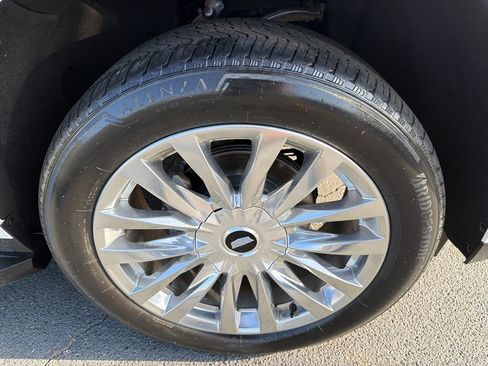 Used 2023 Cadillac Escalade Premium Luxury RWD image 12