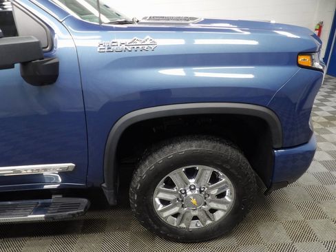 Used 2024 Chevrolet Silverado 2500 High Country image 37