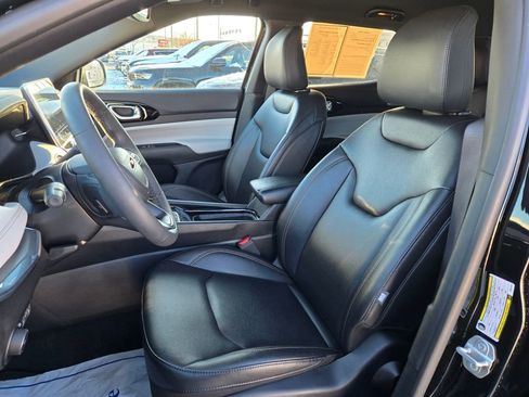 Used 2024 Jeep Compass Limited image 16