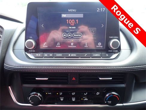 Used 2023 Nissan Rogue S image 31