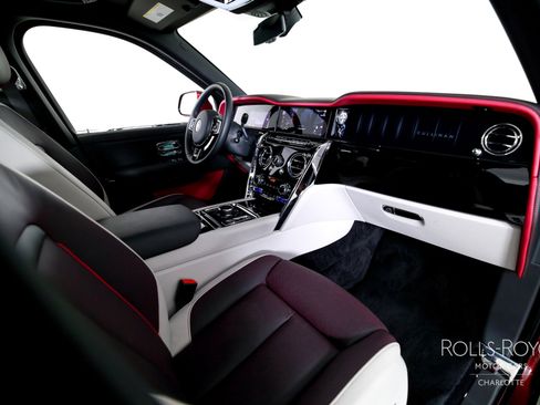 Certified 2025 Rolls-Royce Cullinan AWD/4WD image 35