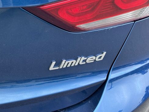 Used 2017 Hyundai Elantra Limited FWD image 5