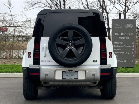Used 2022 Land Rover Defender 110 S image 4