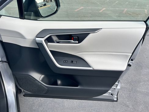 Used 2025 Toyota RAV4 XLE image 26