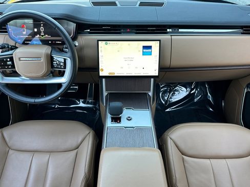 Used 2025 Land Rover Range Rover SE image 15